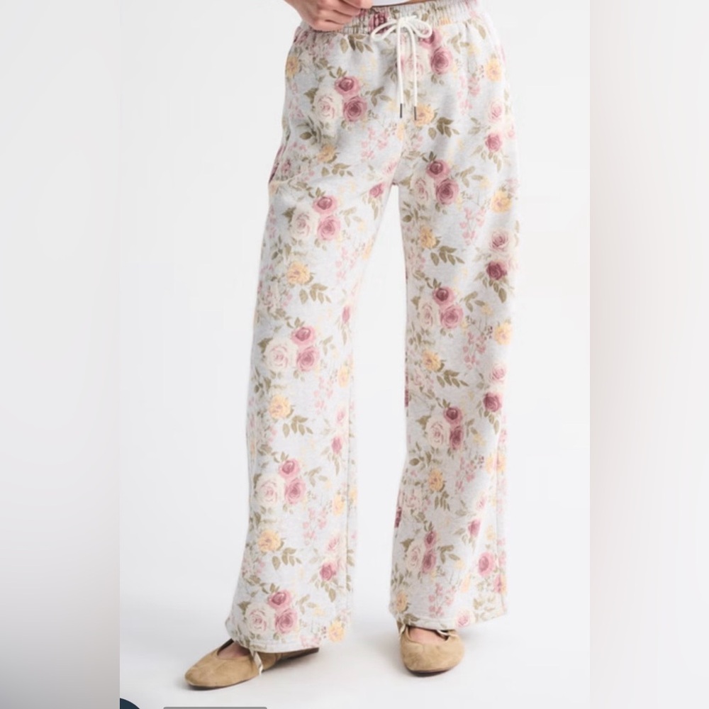 Abercrombie & Fitch Sunday Floral Wide Leg Pants - gray and pink